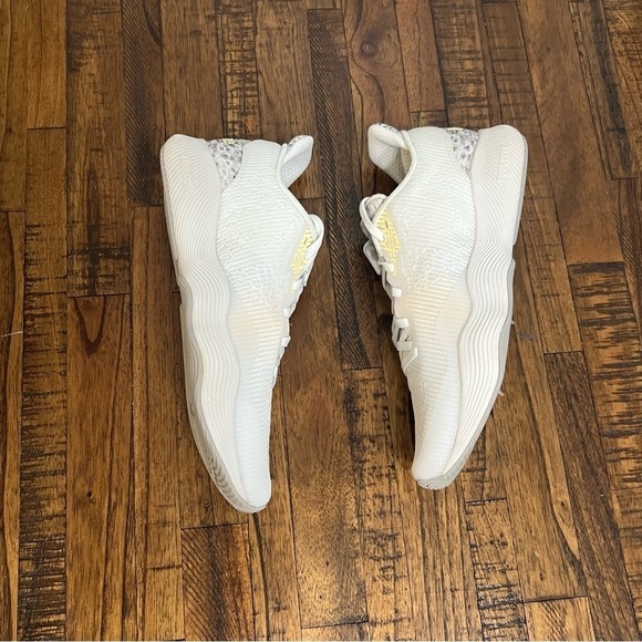 New Balance FuelCell Shift TR White Light
Aluminum with reflective panels 8.5 - Picture 10 of 11